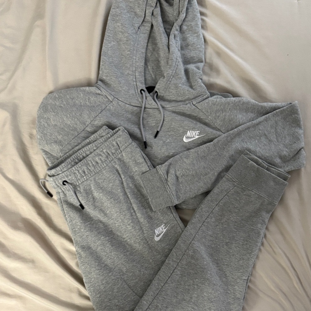 Nike Women's Gray Sweatpants & Hoodie Set